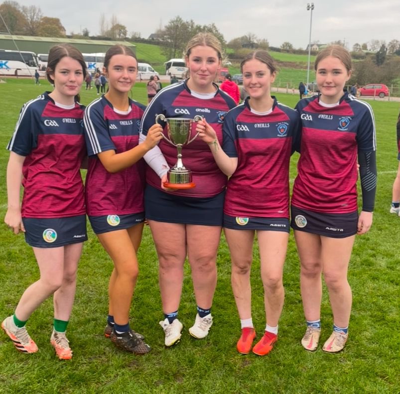 NewbridgeCLG's tweet photo. Wishing the @spxcollege Team the best of luck in the All Ireland Junior Semi-Final🍀🏆

A very special mention to our Newbridge girls🇳🇬- Aimee McGrogan, Alesha Vermanen, Grace Darragh, Chloe McGrath, Akasha Vermanen

Show your support! 👏🏼
📆 Saturday 8th Feb
🏟️ Owenbeg
⏱️ 3PM https://t.co/6uQglNoYkh