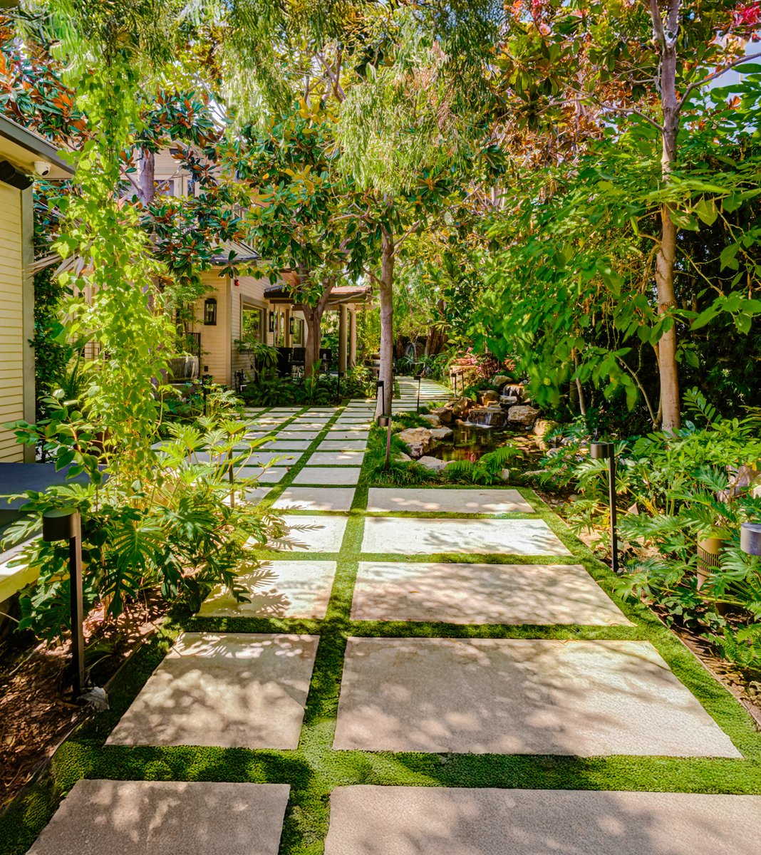 “Keep your face to the sun and you will never see the shadows.” (Helen Keller)

Call us at 323.467.6444 or click the link in the bio to book an appointment today.

 #Unwind #WENHairCare #chazdeanstudio #wenbychazdean #wen #WENhair #TeamWEN #hair #hairstyle #hairstylists #haircut