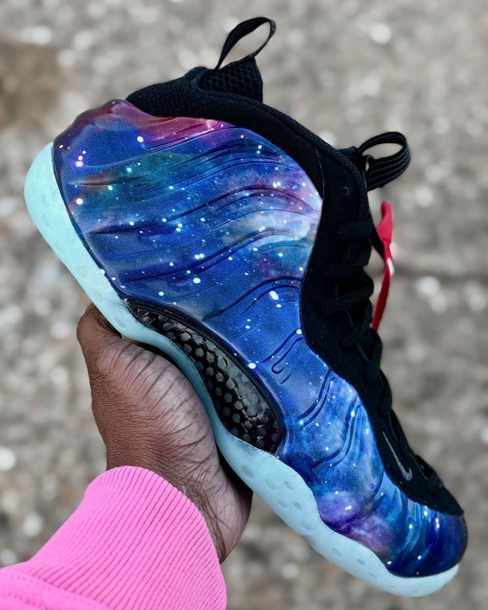 JustFreshKicks's tweet image. Nike Air Foamposite One &quot;Galaxy&quot; early access going out tomorrow 🌌🚀 

Link -&amp;gt; bit.ly/3mNbz29