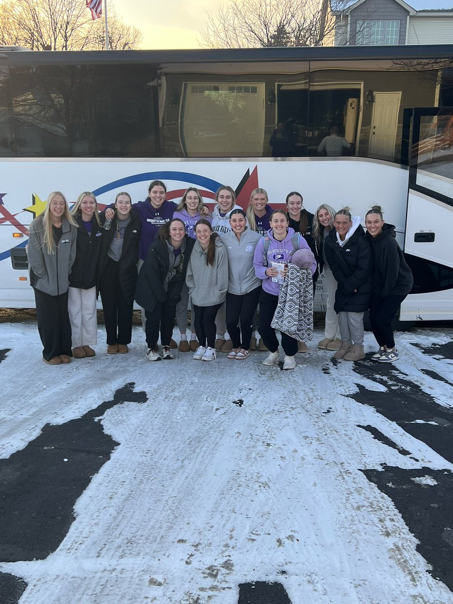 Huge thank you to the Vaaler family for hosting the team for pregame meal today!