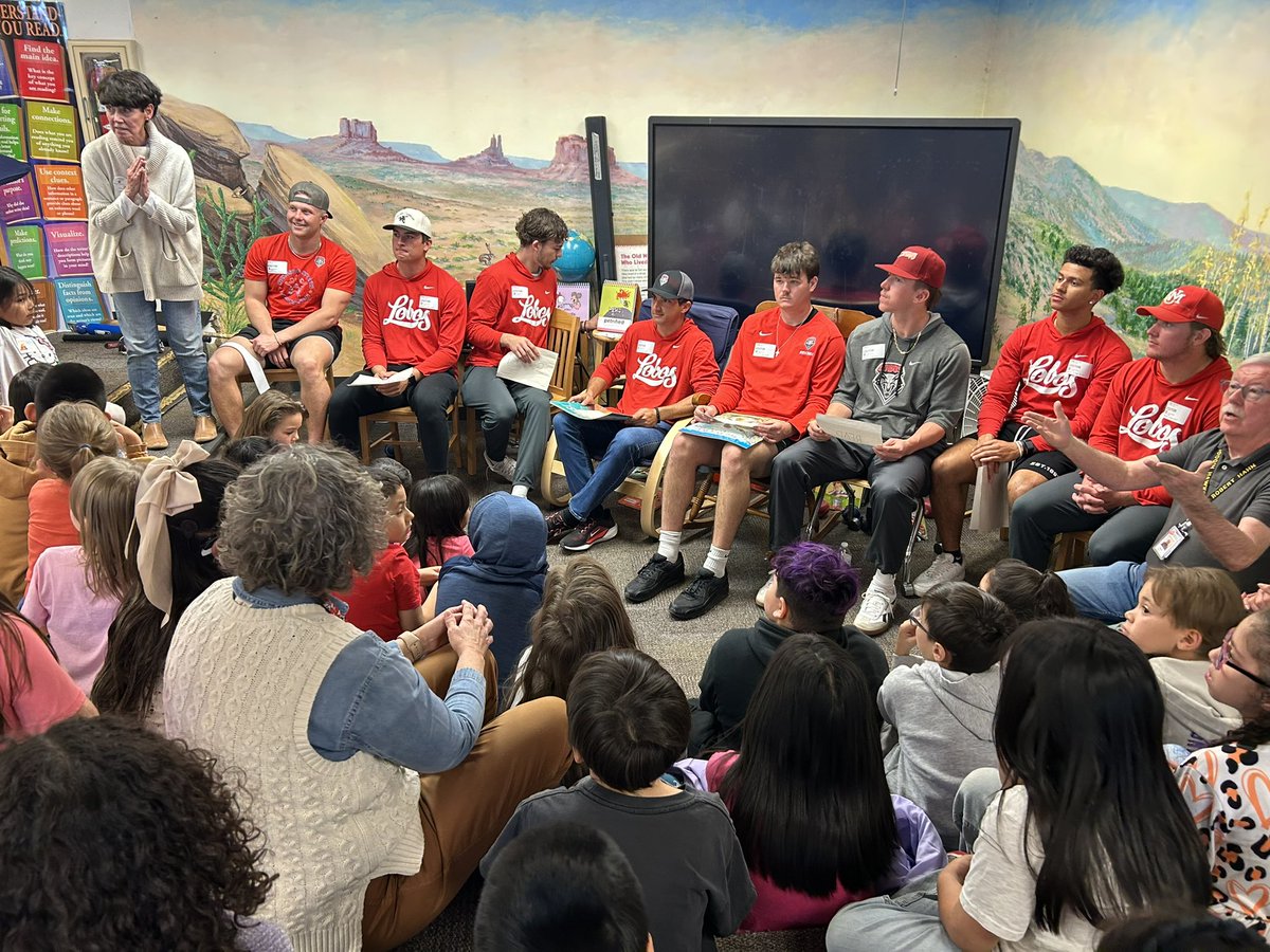 Huge thanks to Hodgin Elementary School for having us come by to read to the kids! The team had a blast 👊