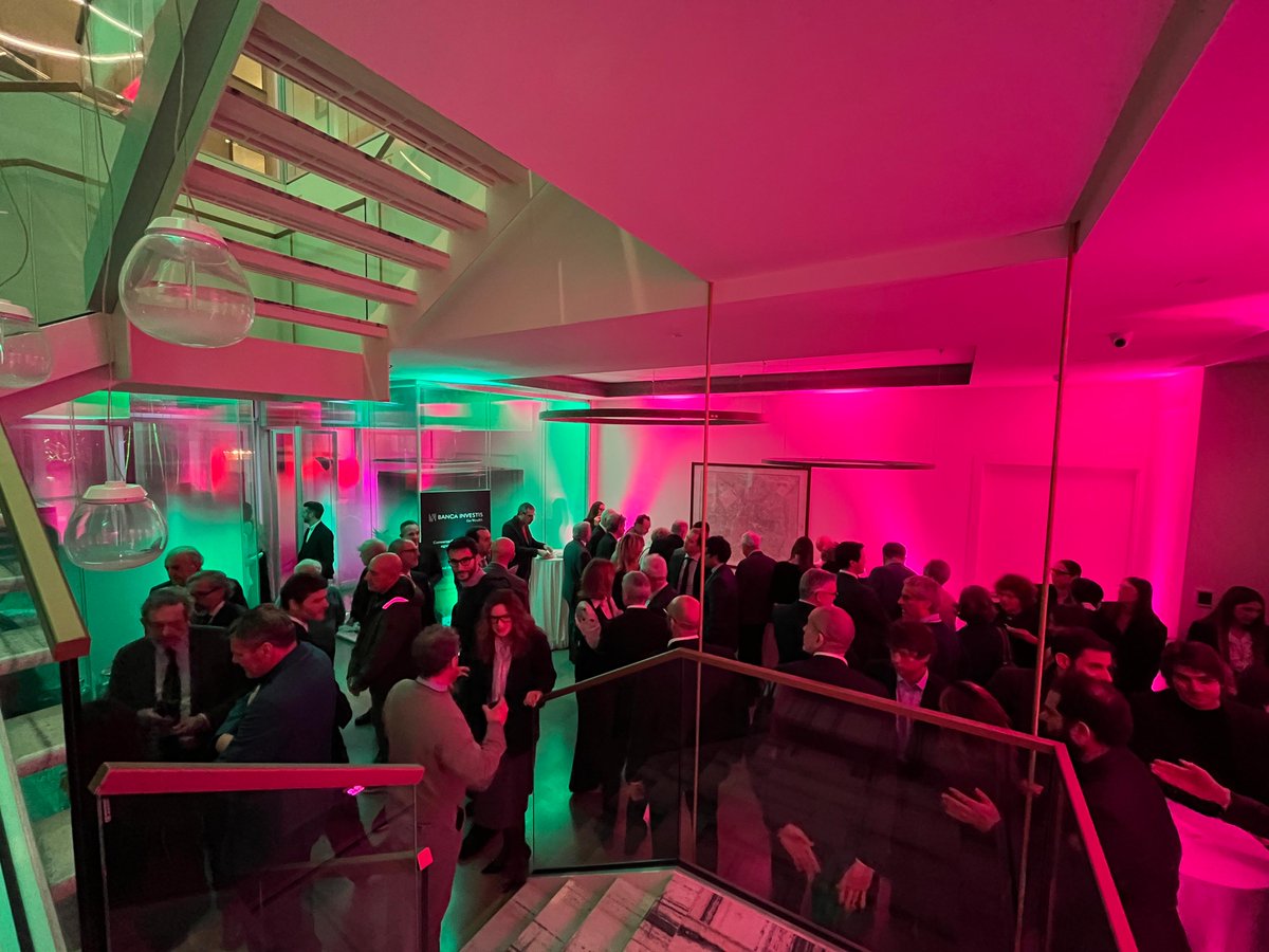 CommunityGroup_'s tweet image. Da oltre un anno collaboriamo con il Gruppo Banca Investis, supportando il lancio di iniziative strategiche e rafforzandone la presenza sui media tradizionali e digitali.🗞📲

Oggi, con la tappa di Milano, si conclude il tour degli aperitivi finanziari🏦
#CommunityStories