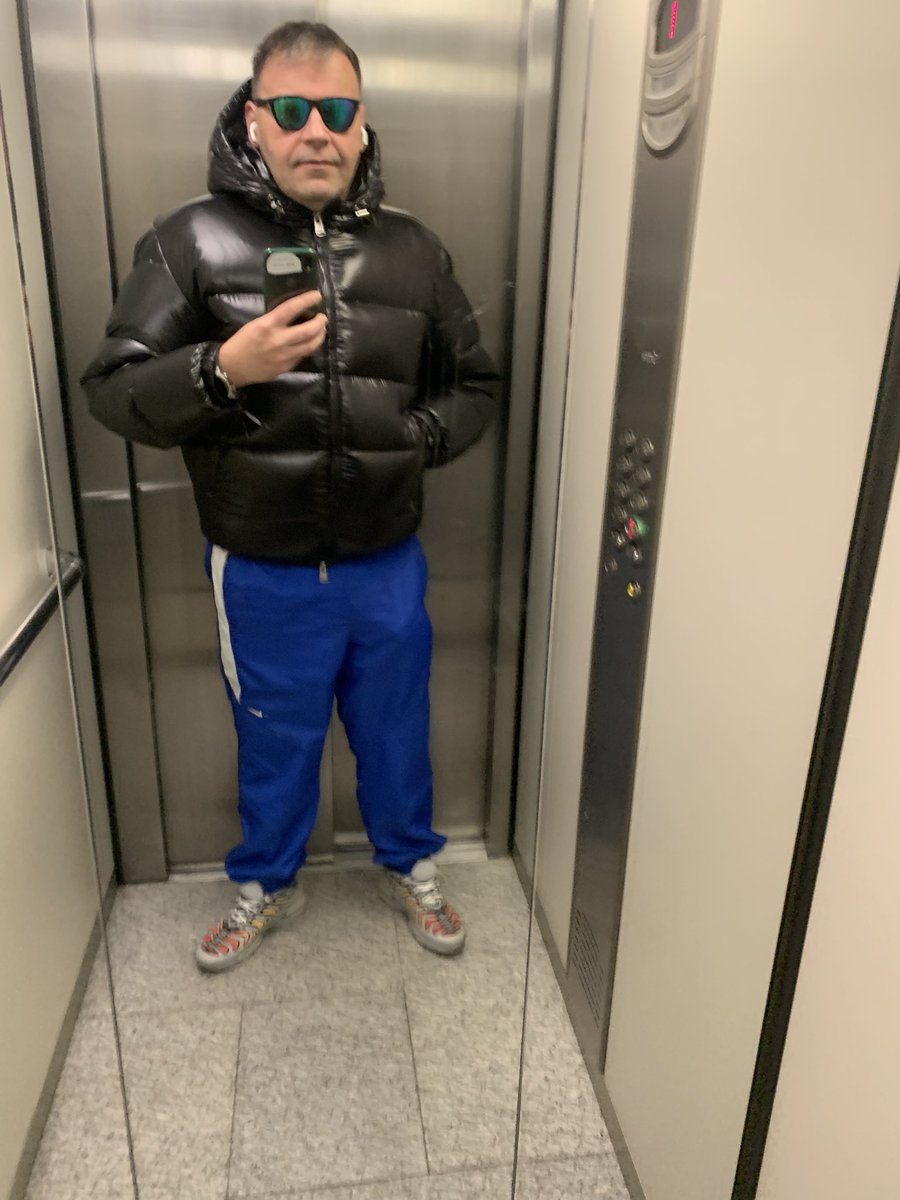 downsmokesp's tweet photo. Outfit #zarapuffer #niketn #sneakerfetish #downfetish #nylon #nylonfetısh #gayboy #downjacket #scallylad #gayfetish https://t.co/BarfiX3KM0