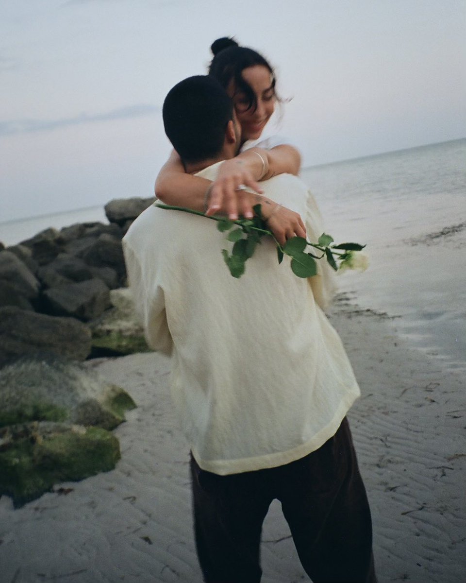 tatiana_gitana's tweet photo. If your man don’t propose to you like this.. say no https://t.co/QPs9bPnG5n