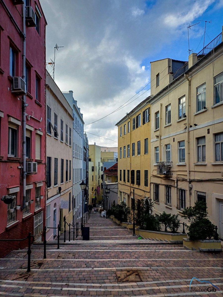 sassworkz's tweet photo. #Gibraltar #CastleSteps - 06/02 - it was a breezy day of Levante, with some cloudy and gusty conditions lingering for most of the day over parts of the City, while elsewhere, increasing sunshine. Winds were a moderate of fresh Easterly, with temps struggling to Max 16.0C. https://t.co/MAWyN0MEIX