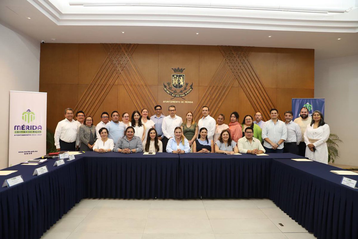 CeciliaPatronL's tweet photo. 💼✨ ¡Compromiso con la transparencia! ✨💼 

Instalamos el Consejo Municipal Anticorrupción porque una administración que rinde cuentas es una administración que da resultados. Seguimos trabajando con responsabilidad para que todos los recurso se usen en beneficio de las y los meridanos. 💙 #MéridaContigoEsMejor