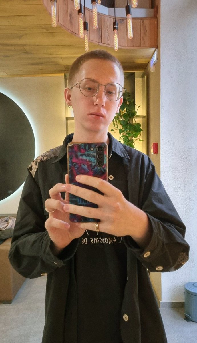 Альтушка или всё-таки скинхед?