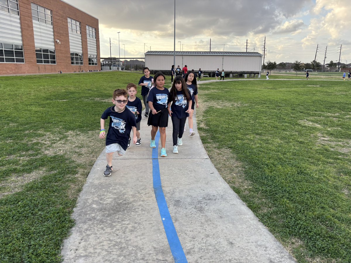 MrsNgo04's tweet photo. @woodardcfisd running club is ready for the #superintendentfunrun #cfisdspirit  @suebrenz https://t.co/hxvQvP5JWT