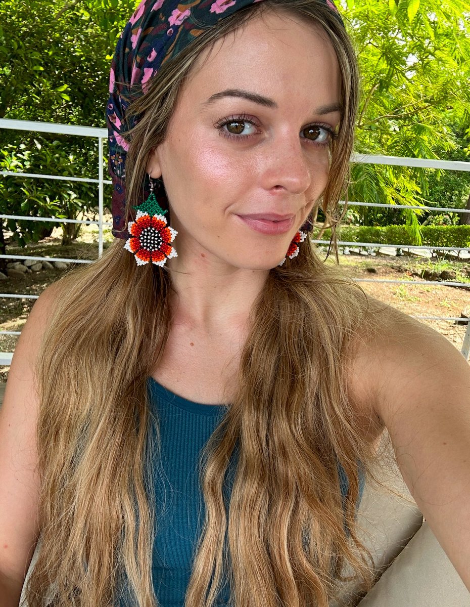 soccermombri's tweet photo. All natural, no makeup. Would you be scared to wake up to this face? 🙈 https://t.co/pZph8Jd5Uc