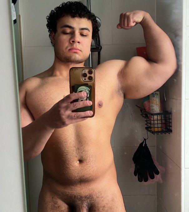 Watch Pedro's leaked NSFW photo on TwXstars