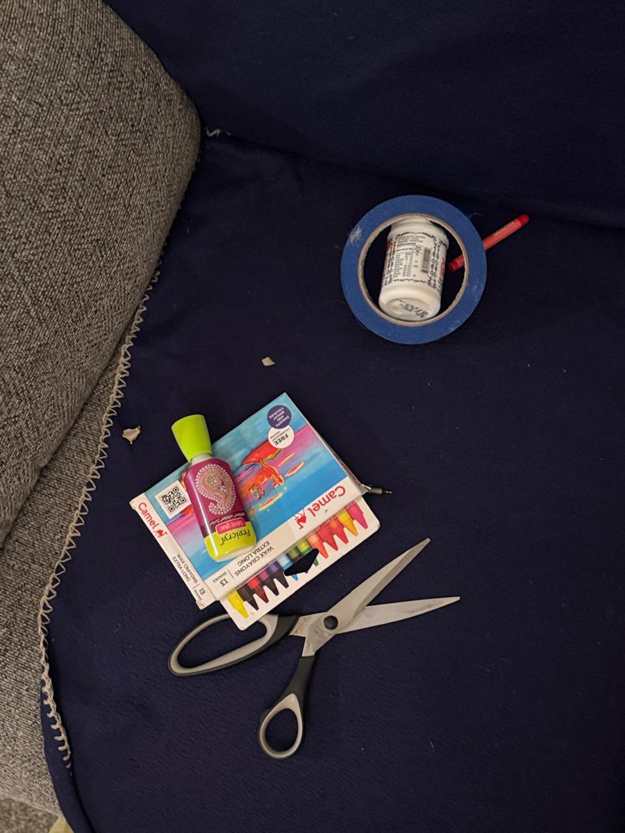 billieb005's tweet photo. Happy to use this materials again..
It took me back to my childhood, where I constantly rummaged through waste to find materials for my projects.  I'm thrilled to share this video with you and hope it inspires you to find creative ways to reuse and repurpose!" https://t.co/vrba9DpT70