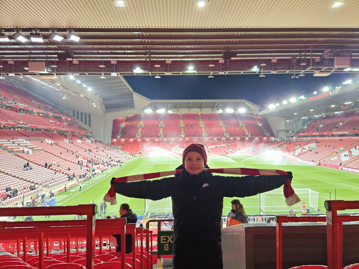 danielblyth3's tweet image. Another game at Anfield watching the mighty Reds with Harris 🔴⚽️ #YNWA