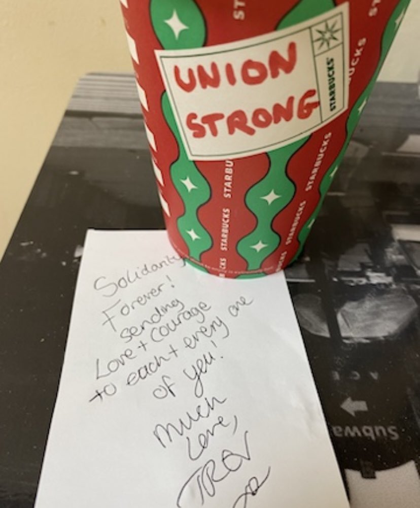spicytrev's tweet photo. Full Solidarity to Starbucks Workers United on their day of action. We continue to stand with you every step of the way, your work is so inspiring to Hospitality Workers everywhere!
#fastfoodglobal #nocontractnocoffee https://t.co/tcwm5KMw4G