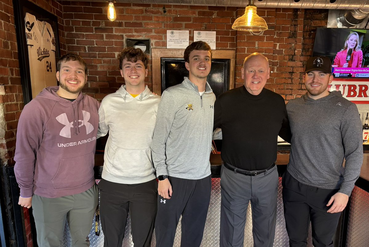 Great taking our young <a href="/GoShockers/">Go Shockers</a> posse to lunch at <a href="/PumphouseICT/">Pumphouse</a> in <a href="/DowntownWichita/">Downtown Wichita</a> ⛽️ 🍔 🥗 

It’s important to always “INVEST IN OUR YOUTH” 🙏🏽

TALENTED and FUN group of twenty something’s at <a href="/WichitaState/">Wichita State</a> 🌾🌾🌾