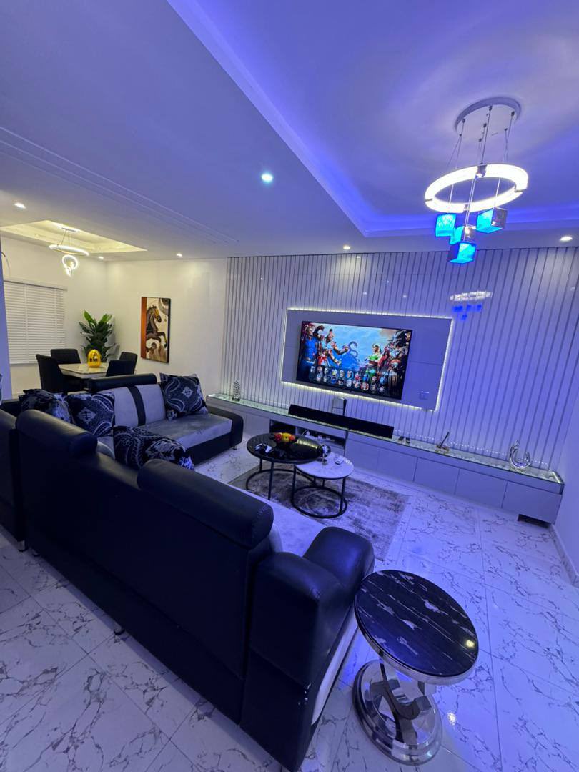 iwuchukwuchide1's tweet photo. Got bored of my parlor design nd changed it …

Ll add a center table nd rug when i decide on what i want…

I am a natural when it comes to interior decor 😌 https://t.co/Ndc6AkIeVN