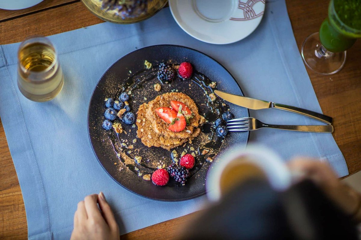 The best spa and retreat in Greece? Easily, Euphoria Retreat! This world-class retreat offers holistic treatments with unparalleled views and the wellness needed to reset, in 2025! travelinggreek.com/blog/euphoria-… 

#GreeceNews #WellnessJourney #Greece