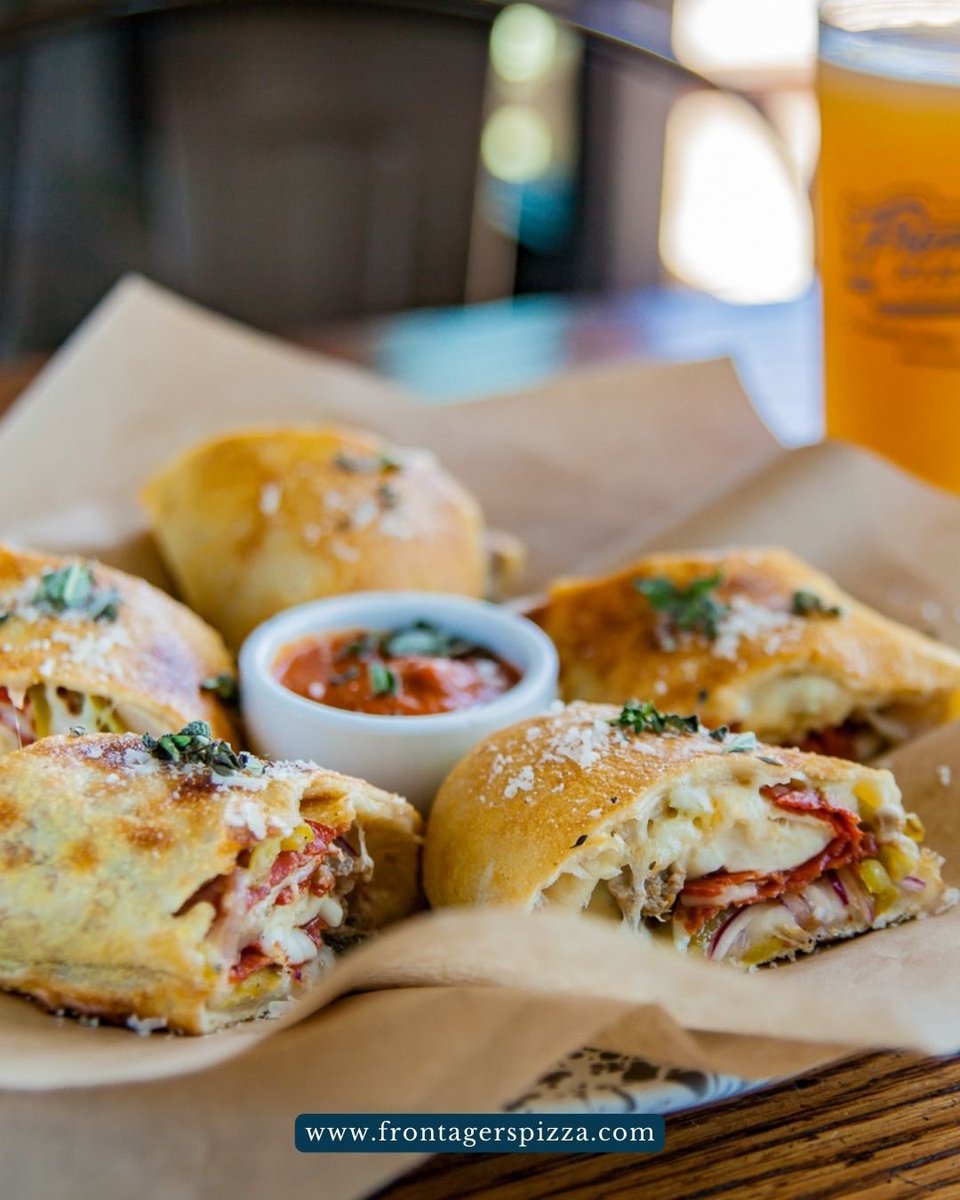 frontagerspizza's tweet image. Pepperoni, fennel sausage, mozzarella cheese, and our signature dough, baked just as you like it—our Stromboli is what love month cravings are made of!

#FrontagersPizza #StromboliCravings #StromboliGoals #CrustIsLife