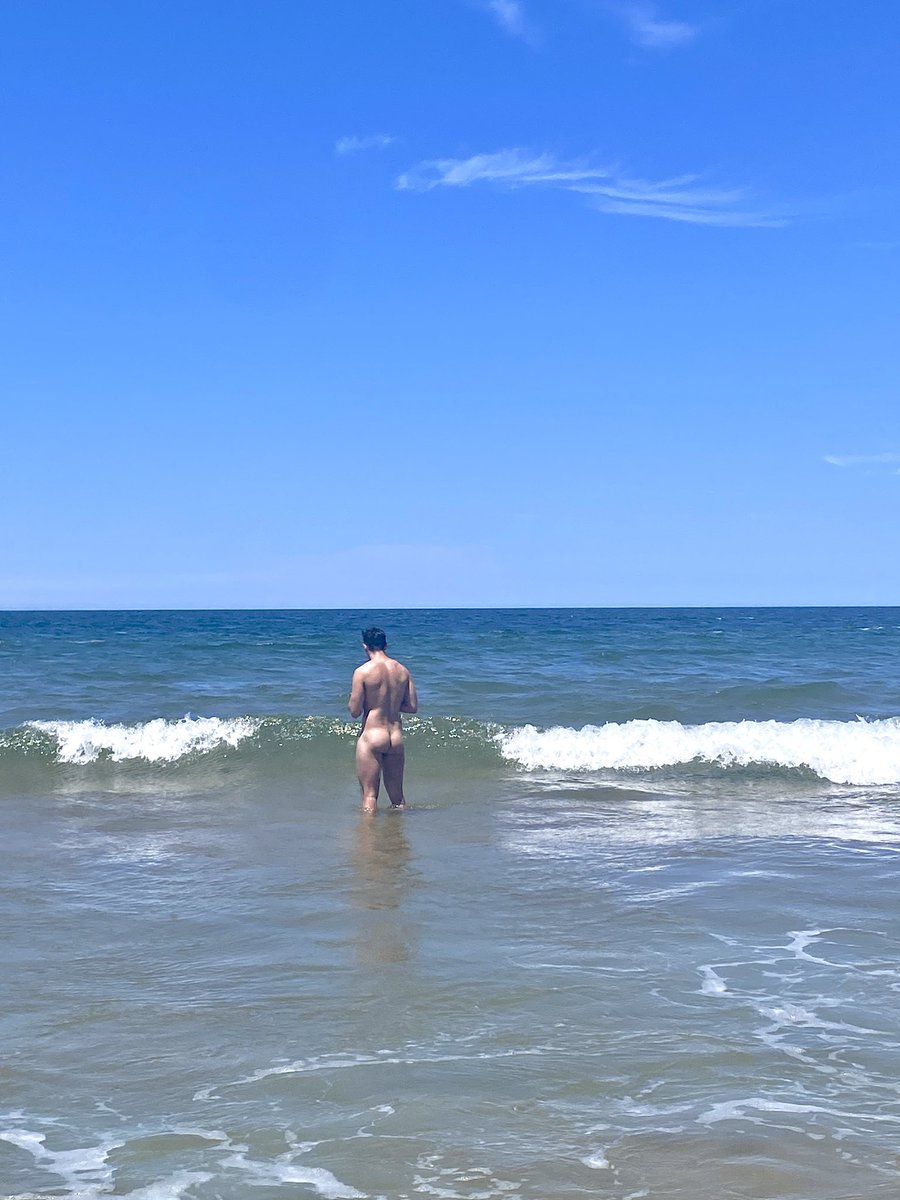 Disfrutando el ☀️ 
RT y te paso video 🫣😈🔥

OF: 
onlyfans.com/alfa93uy