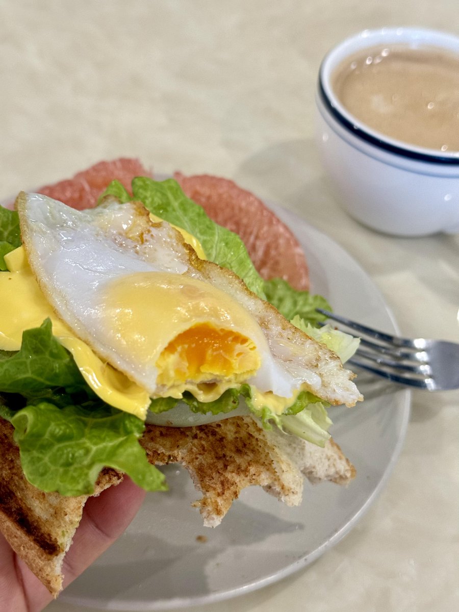 卵とチーズのオープンサンド🥪+たっぷりのレタス🥬です
ゆず🍊+コーヒー&lt;e:1&gt;です。