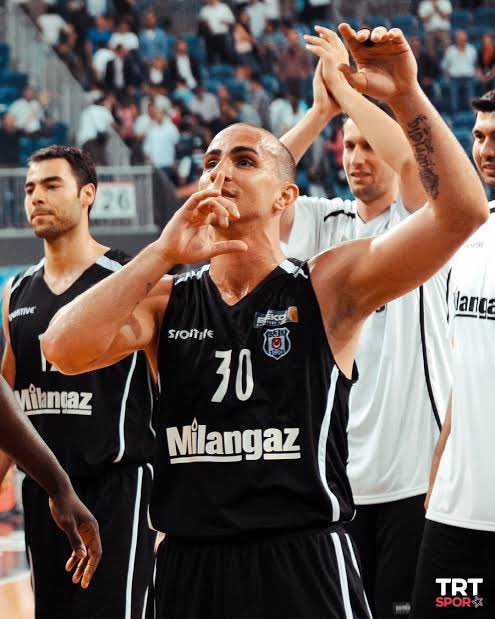 vaay eurocup fatihi yuvaya döndü demek…sevenler kavuştu emeği geçenlere teşekkürler yuvana hoşgeldin arroyo👏👏👏👏👏👏👏