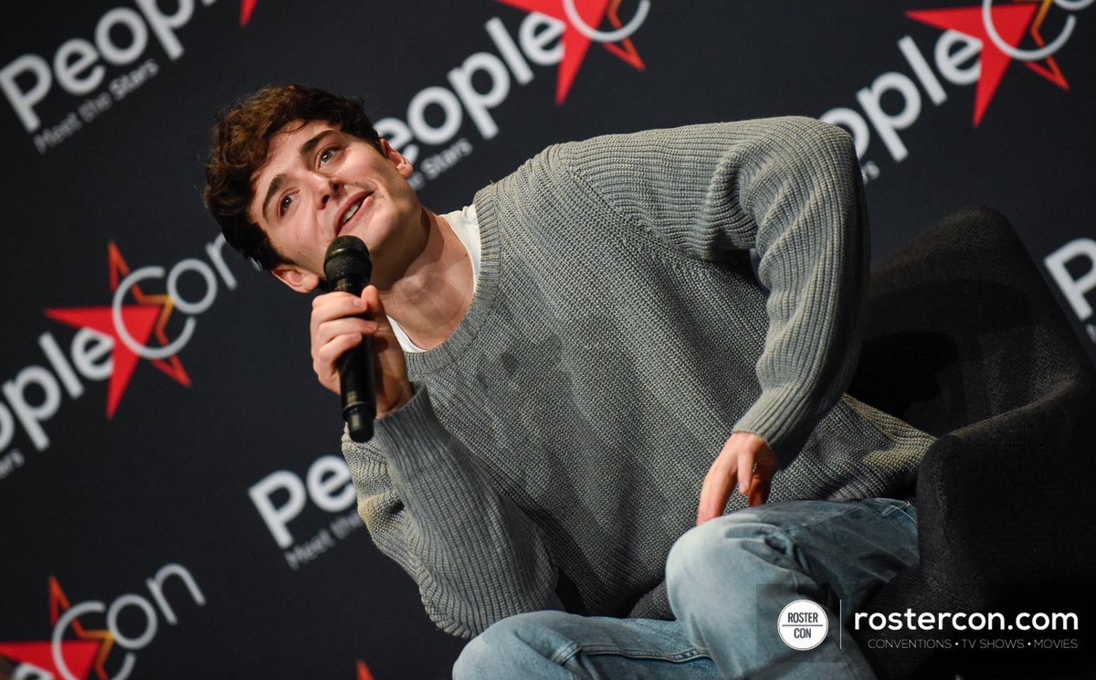 RosterCon's tweet photo. 📸 De nouvelles photos sont en ligne, celles du panel avec Noah Schnapp // New pictures are online, those of the panel with Noah Schnapp #StrangerThings #SFM8Tour
👉 https://t.co/w5JSTgEtav https://t.co/jpZ3zuHkPj