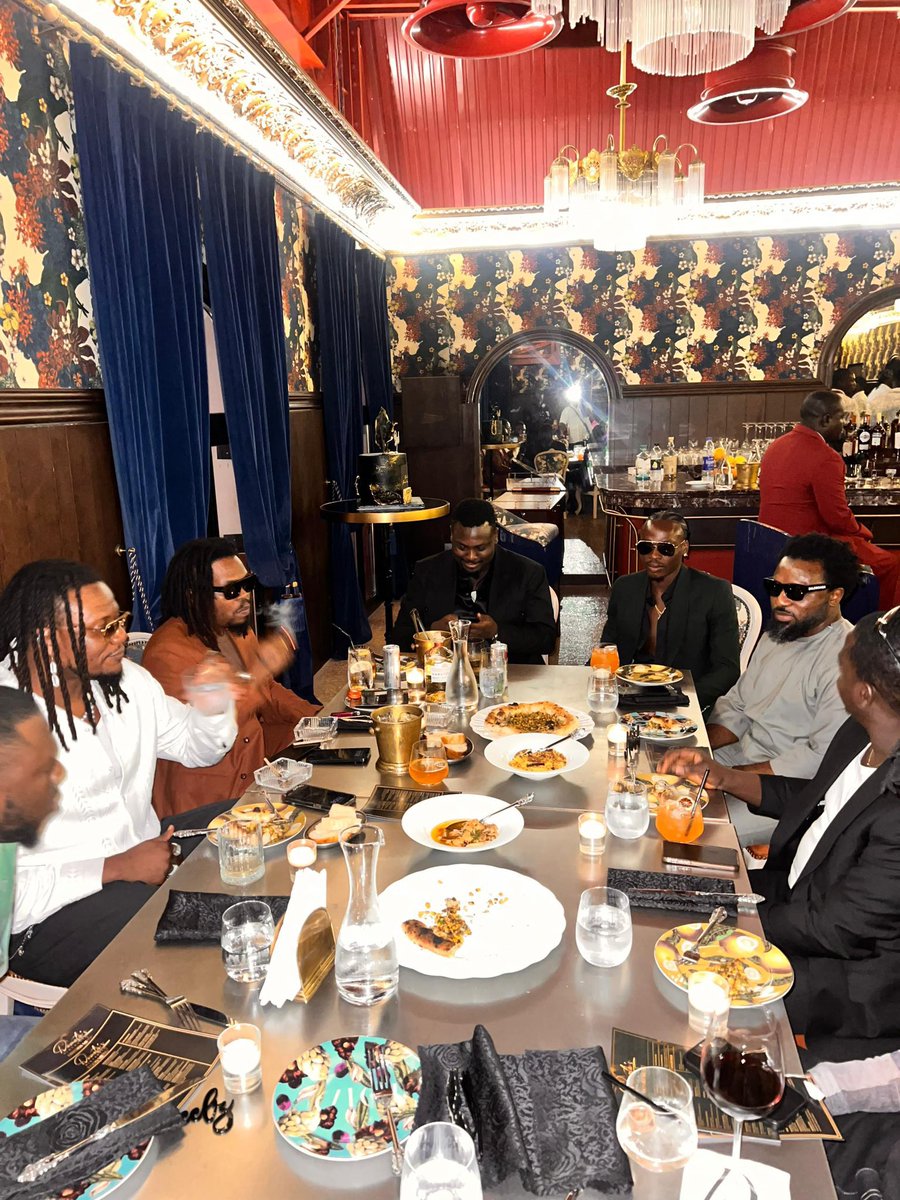 MPlugNG's tweet photo. YBNL family at Fireboy's dinner ❤️
#BullionVan https://t.co/Nzvbblse5C