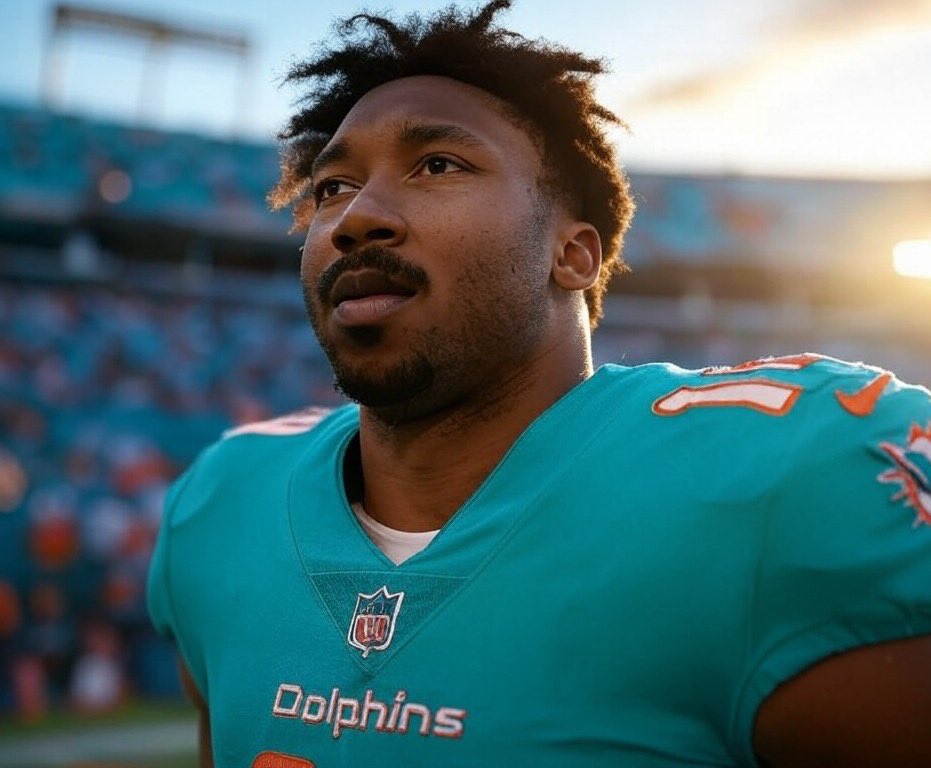 MLFootball's tweet image. 🚨NEWS: The Miami #Dolphins have the 2nd best ODDS to trade for superstar Myles Garrett, per @BovadaOfficial.

👀👀👀

Garrett, a former Defensive Player of The Year, is 6x All-Pro and 6x Pro Bowler.

Myles, paired with Chop Robinson, would be one of the #NFL’s most dynamic duos.