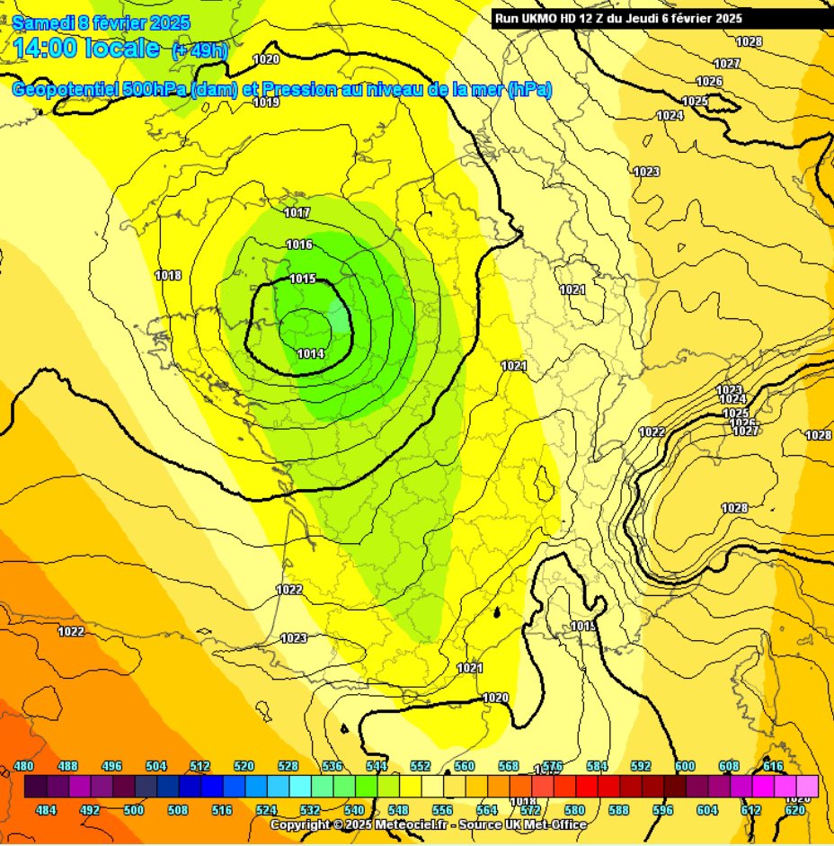 VigipreventionM's tweet image. ⚠️❄️ {#Neige}
❄️: L&apos;épisode de #neige attendu sur le #MassifCentral reste difficile à prévoir. Les #modèles #météorologiques présentent des variations importantes concernant la trajectoire de la goutte #froide. De plus, l&apos;#isotherme au moment de cette #dégradation pourrait avoir…