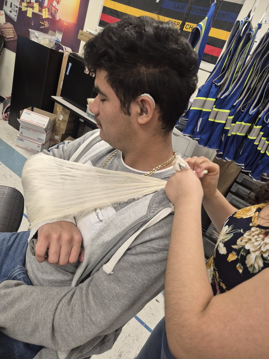 Basic First Aid: Splint injuries (SAM SPLINT). EMT 1 with Ms. Bee <a href="/McAllenISDCTE/">McAllen ISD CTE</a>