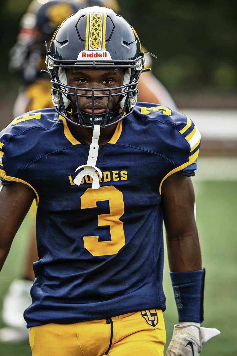 C/O ‘26, Senior Year incoming
2 way 
Special teams 
HUNGRY
Coaches check out my highlights 
hudl.com/v/2RWuj3