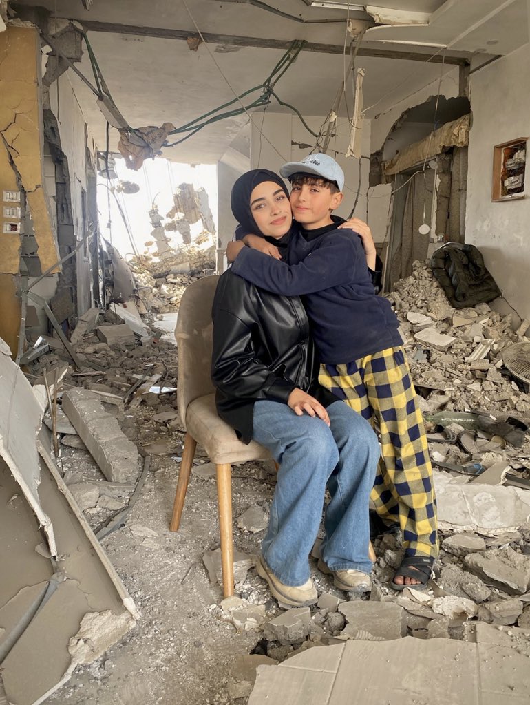 Joining Hashoom in rebuilding their house ❤️🇵🇸..
Even tho the occupation is stopping reconstruction tools from entering Gaza but we’re trying our best to survive.
Repost !