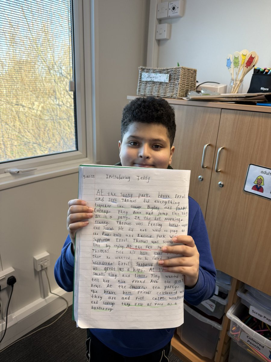 This superstar was so proud of his writing in literacy retelling the story of ‘Introducing Teddy’ 🏳️‍🌈 P3A have been working hard to include openers, adjectives and similes to show emotions this week ⭐️