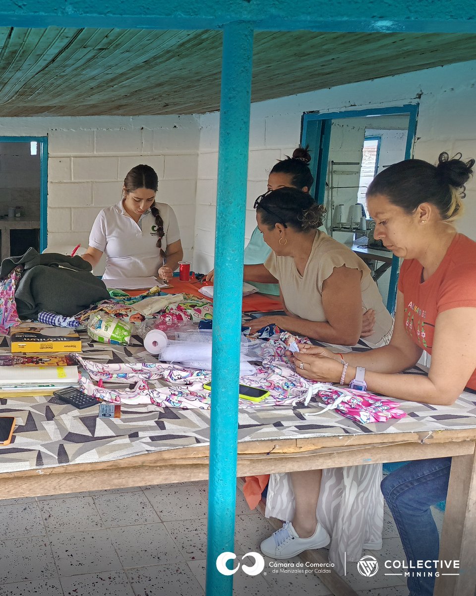 Collective_Col's tweet photo. ¡El crecimiento empresarial requiere acompañamiento estratégico! 🚀 Por esto, en alianza con Cámara de Comercio de Manizales por Caldas, impulsamos los proyectos Hilando Sueños, DYN y Aromelia, liderados por mujeres en Supía.
Mediante #ManosQueTransforman, realizamos un diagnóstico inicial e identificamos fortalezas y desafíos. ¡Seguimos apostando por el fortalecimiento de las capacidades locales! 💡