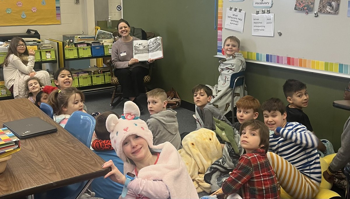 AmandaY40153090's tweet photo. @MiddletownElem World Read Aloud Day ❤️📚@litworldsays thanks to our VIP readers #knightsread @fcpscanning @SBaileyFCPS @LJDCaro @fredcolibrary @litworldsays #WorldReadDayAloudDay https://t.co/CsyZwn1gA3