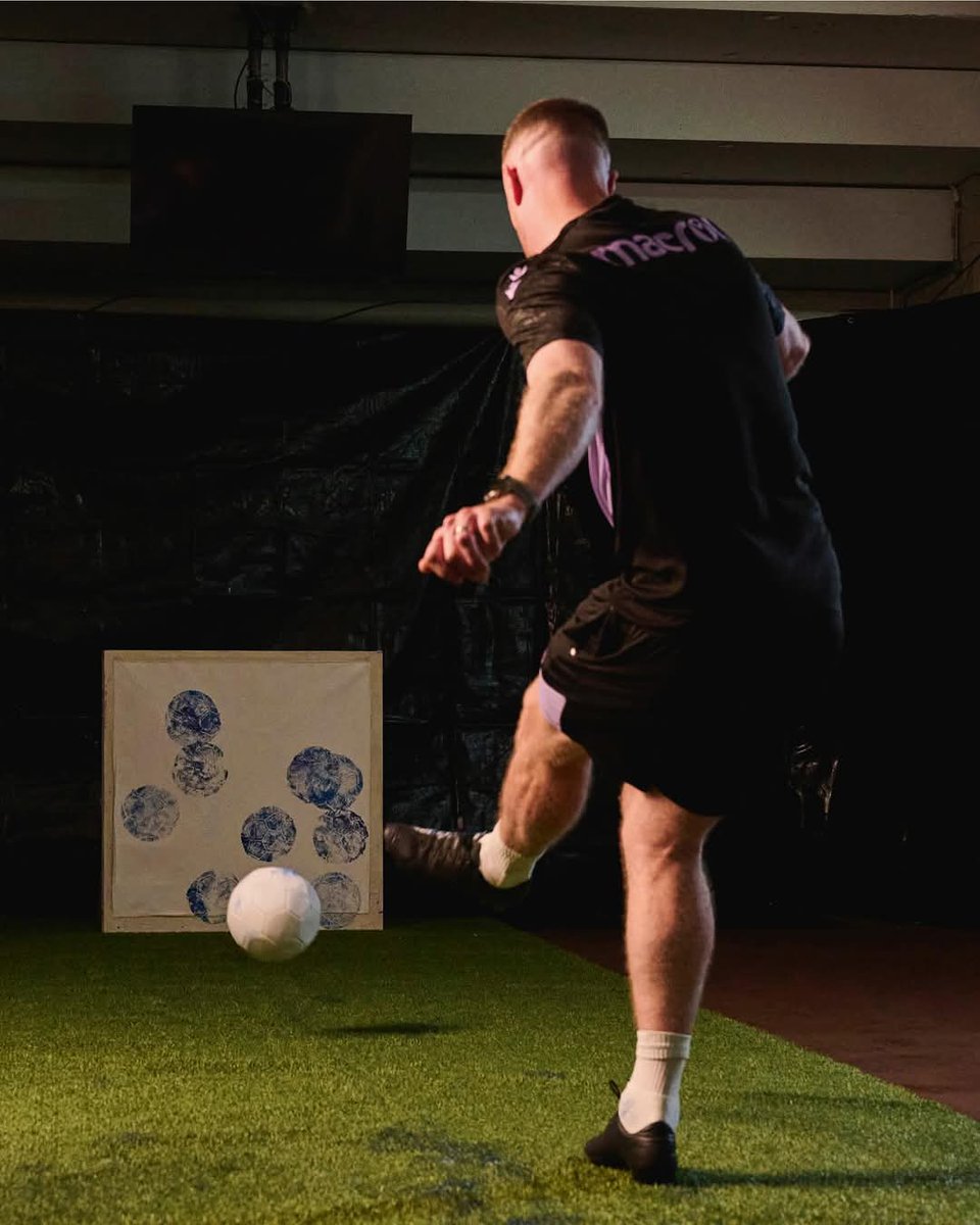 JeffAstleFdn's tweet photo. BUY CHRIS BRUNT SIGNED BOOTS
Go to Jeff Astle Foundation’s eBay where two unique signed canvas’, as well as a signed pair of Chris’ boots are now available.
All proceeds go direct to our Foundation.
https://t.co/ENlZIljl7g
#wba #chrisbrunt #jeffastle #astle #baggies #TheAlbion #MakeAnImpact