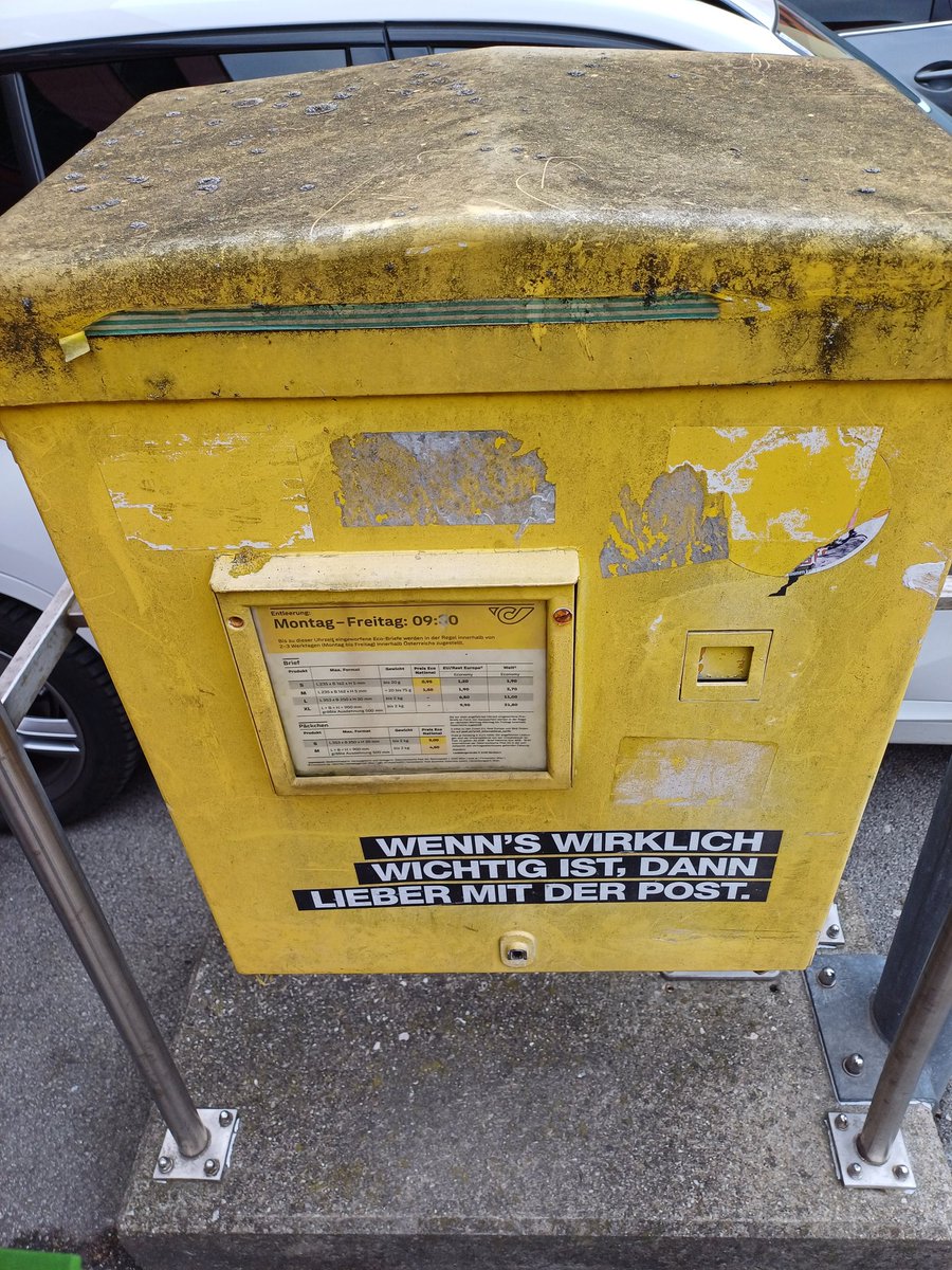 PeterAltendorfe's tweet photo. Nicht wenige aktive Postkästen in Österreich sehen so aus, als wären sie stillgelegt und würden nicht mehr ausgehoben. Muss das sein #PostAG? https://t.co/L0e344NH1X