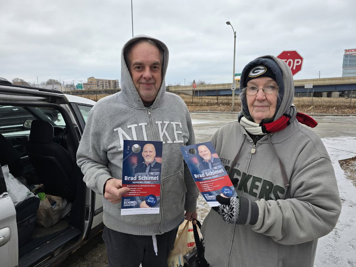 The cold doesn’t stop our volunteers in Downtown Milwaukee from spreading the word about Judge Brad Schimel. 

Brad Schimel is the only candidate who will protect the values of ALL Wisconsinites.