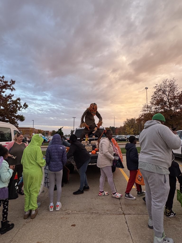 Eastern Campus Celebrates Halloween with “Trunk or Treat” 
cccvoice.com/2024/11/22/eas…