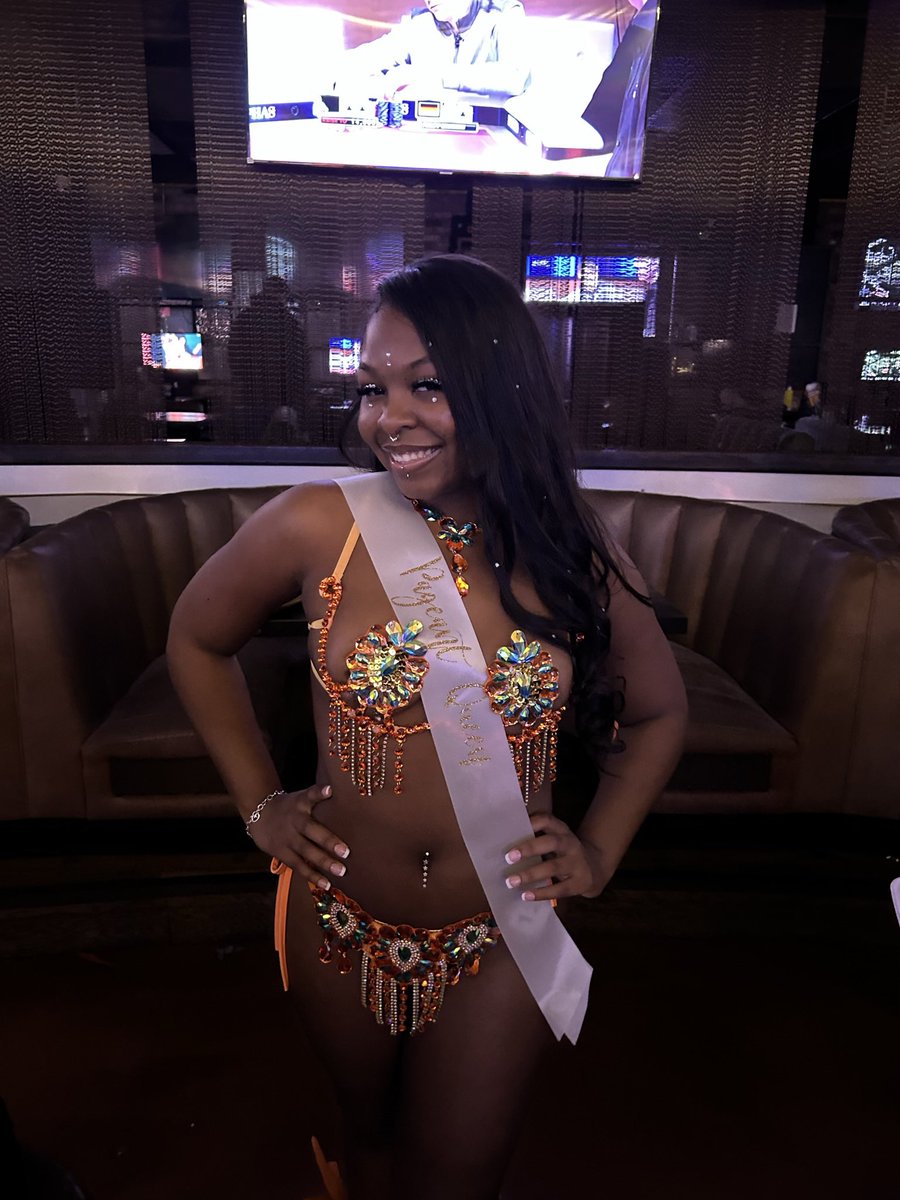 breasmithh's tweet photo. miss first place pageant winner 🥇🧡 https://t.co/54F4deIrWc