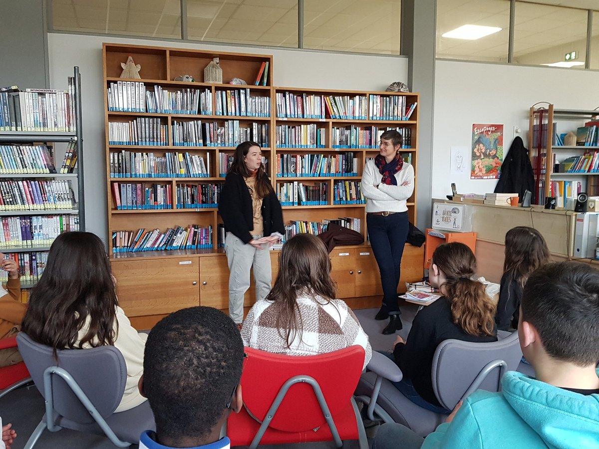 GeraldineB036's tweet photo. Rencontre au #cdi du college @LaFayette036 avec les libraires de Librairix @Chateauroux36 avec les élèves du #clublecture 
Découverte de nouveautés #manga et #bandedessinee et échange autour du métier de #libraire Merci à elle pour ce beau moment d'echange ! https://t.co/zXvHFb0AcM