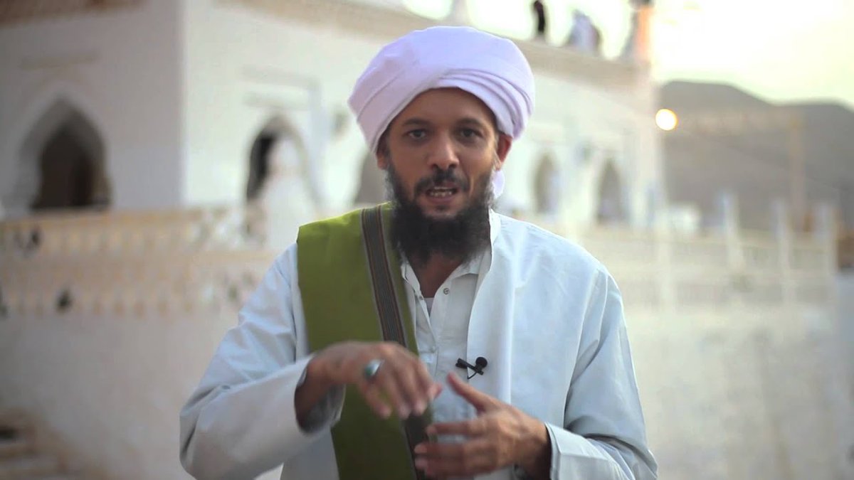 MawlidSufi's tweet photo. Allah raises and purifies us by the virtue of the salawat of Prophet (salla-llahu alayhi wasalam)

The easiest and shortest way to the Prophet (salla-llahu alayhi wasalam) is to make salawat.

- Sayyid Habib Kazim al-Saqqaf (may Allah preserve him) https://t.co/etaHXfu7w3