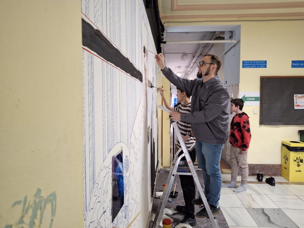 iesmcatalanzgz's tweet photo. 🎨✨ HOMENAJE A MIGUEL CATALÁN EN NUESTRO IES, QUE LLEVA SU NOMBRE 🧑‍🔬
El Aula de Desarrollo de 2º de ESO está dejando su huella en el instituto con un mural impresionante dedicado al gran científico Miguel Catalán. 
#EducaciónPúblicaDeCalidad 
#MiguelCatalán #ProyectoMural https://t.co/vpJjqwcCD6