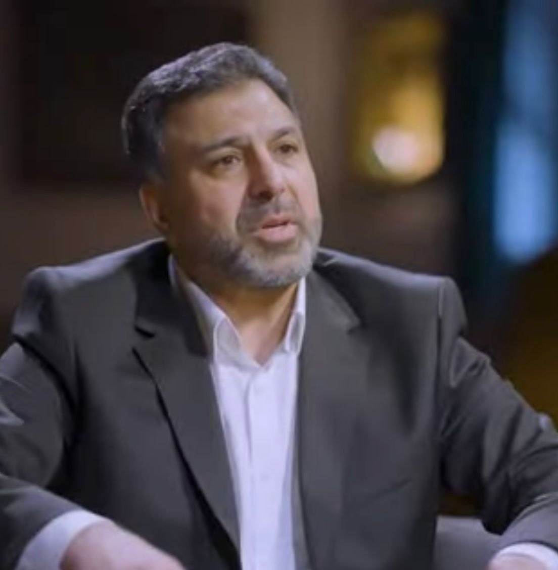 "قيصر" هو المساعد أول فريد المذهان رئيس قلم الأدلة القضائية بالشرطة العسكرية في #دمشق وينحدر من مدينة #درعا 

#قيصر #قيصر_سوريا #احمد_الشرع