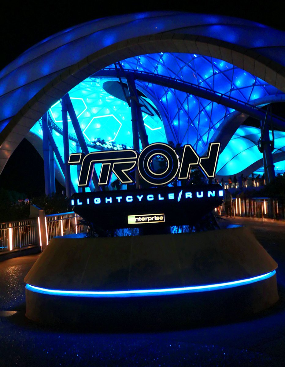 disneypicaday's tweet photo. The Master Control Program has chosen you to serve your system on the Game Grid. And sell tires... I think.

#TronLightcycleRun #MagicKingdom https://t.co/tAF9kxOHe7