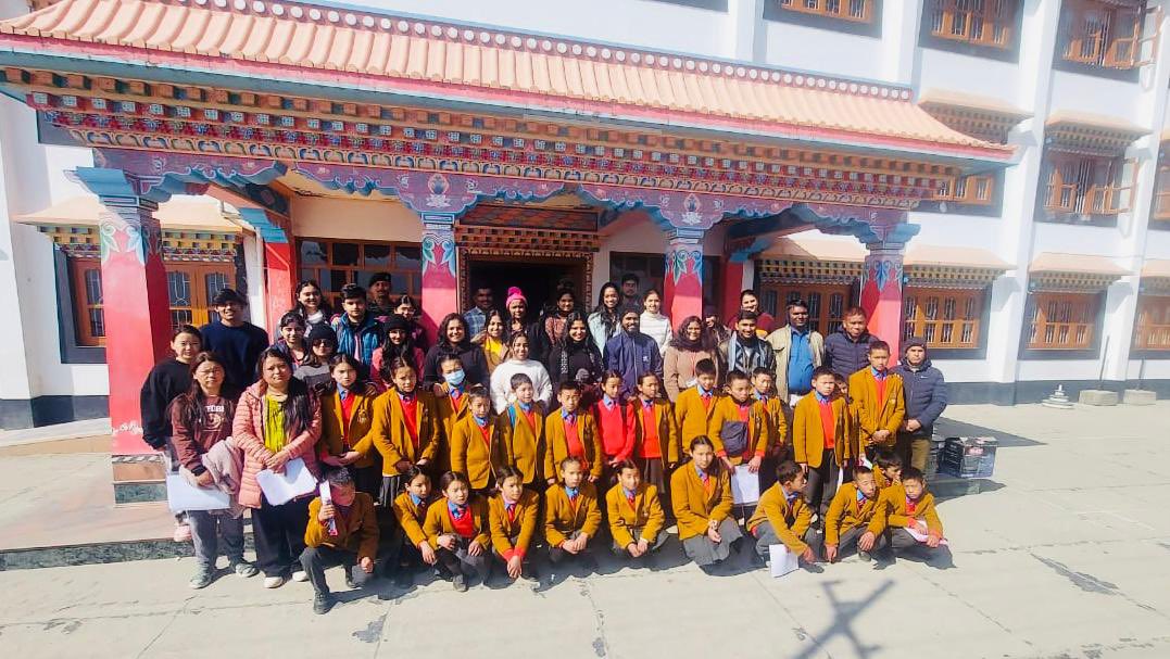 GajrajCorps_IA's tweet photo. A journey of patriotism & inspiration! 🇮🇳✨

Students of Mass Communication from Pune Abasaheb Garware College continue on their transformative journey to high altitude areas of Tawang, immersing themselves in its rich culture, breathtaking landscapes, and deep civil-military camaraderie. They honoured our brave soldiers at various war memorials, took blessings at the revered Tawang Monastery, and experienced incredible India at forward post of Bumla & enjoyed the serene beauty of Shungetsar.

This is more than a trip for these budding journalists —it’s a tribute to our heroes, a lesson in resilience, and a celebration of India’s glorious heritage.

Stay tuned for more updates from their inspiring journey! 🚩🇮🇳

#Tawang #SaluteToBravery #ArunachalPradesh #IncredibleIndia #Patriotism

@adgpi 
@easterncomd 
@MyGovArunachal 
@SpokespersonMoD 
@diprotawang 
@prodefgau 
@ProAssam