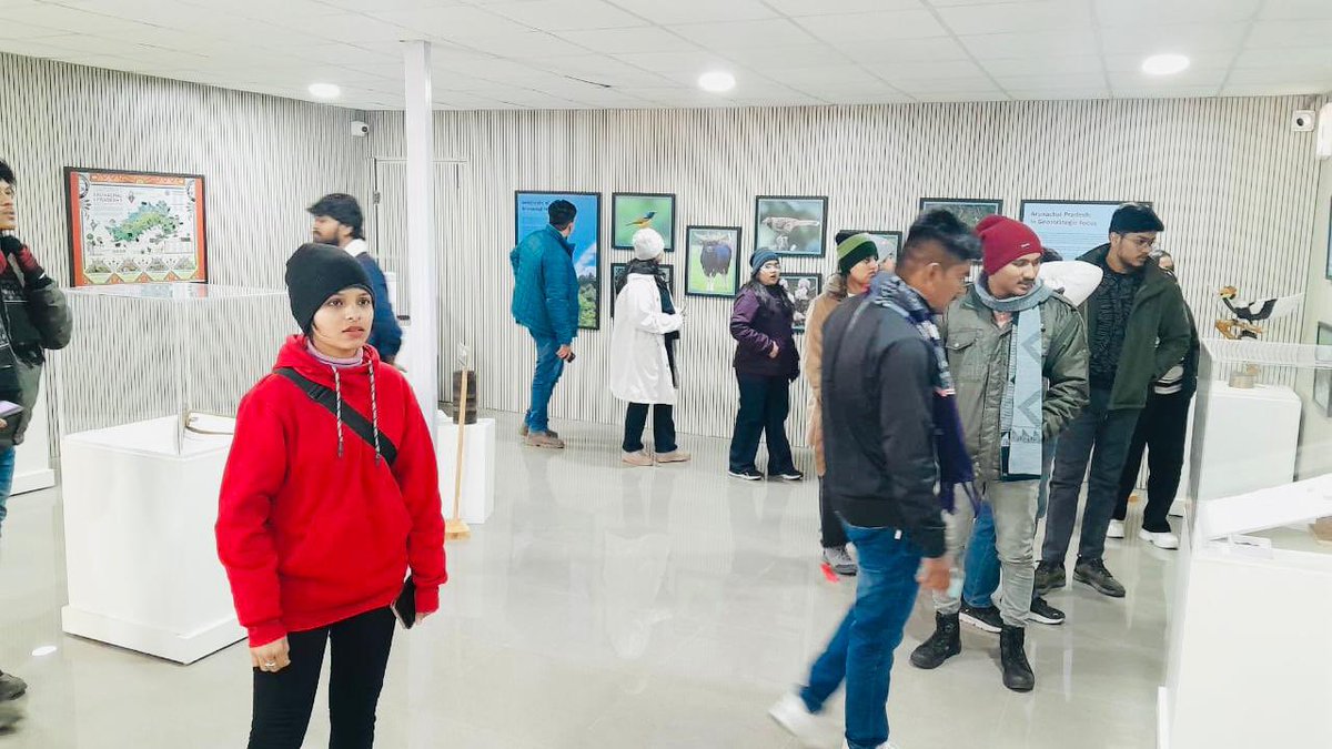 GajrajCorps_IA's tweet photo. A journey of patriotism & inspiration! 🇮🇳✨

Students of Mass Communication from Pune Abasaheb Garware College continue on their transformative journey to high altitude areas of Tawang, immersing themselves in its rich culture, breathtaking landscapes, and deep civil-military camaraderie. They honoured our brave soldiers at various war memorials, took blessings at the revered Tawang Monastery, and experienced incredible India at forward post of Bumla & enjoyed the serene beauty of Shungetsar.

This is more than a trip for these budding journalists —it’s a tribute to our heroes, a lesson in resilience, and a celebration of India’s glorious heritage.

Stay tuned for more updates from their inspiring journey! 🚩🇮🇳

#Tawang #SaluteToBravery #ArunachalPradesh #IncredibleIndia #Patriotism

@adgpi 
@easterncomd 
@MyGovArunachal 
@SpokespersonMoD 
@diprotawang 
@prodefgau 
@ProAssam