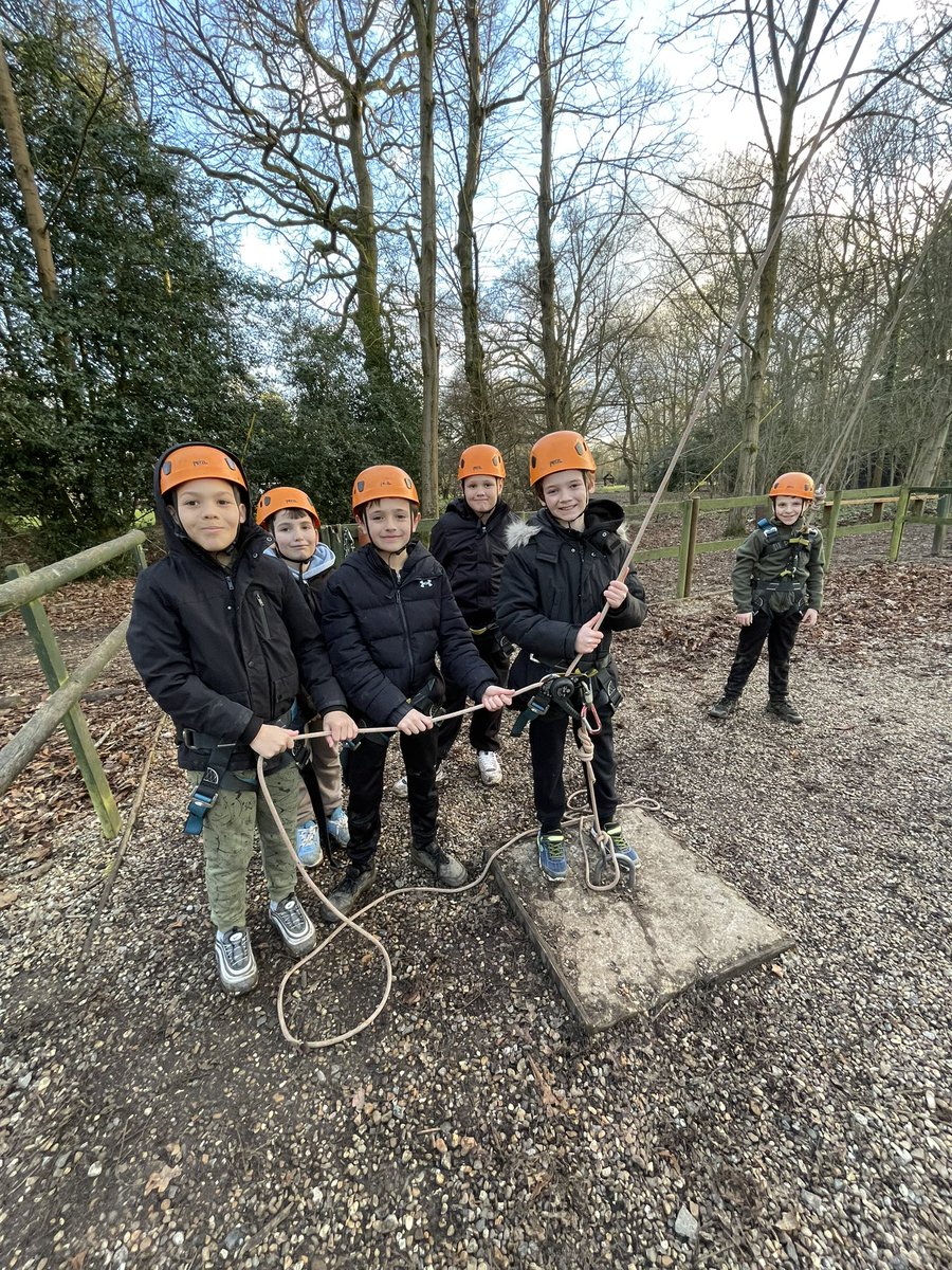 langtonsreach2's tweet photo. Group 1 loved the challenge of the crate stacking. #REAch2 #GilwellPark25 #11B411 https://t.co/2N9iRtrcLv