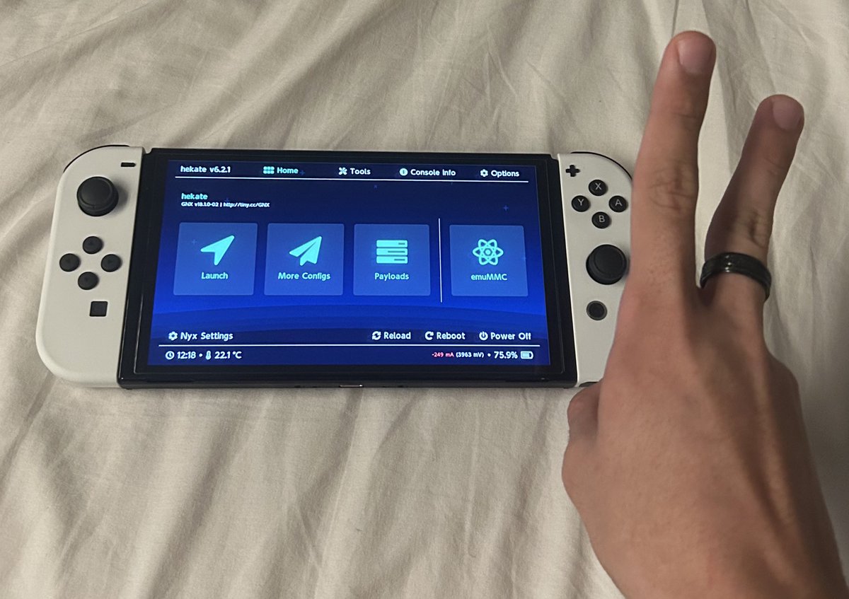 morganafoda123's tweet image. é aquele ditado né… piratear a nintendo é legítima defesa. não só isso, como é prazeroso demais

jogo não devia valer nem 200 conto pra início de conversa, quem dirá o dobro 💀