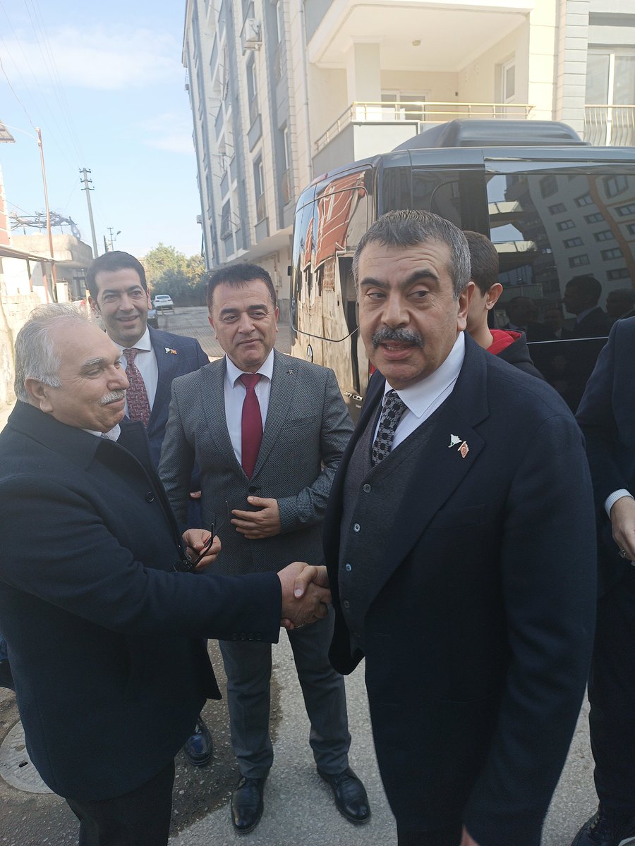 📍OSMANİYE 
6 Şubat Depreminin 2. Yıl Dönümünde Milli Eğitim Bakanımız Sn.Yusuf TEKİN depremde vefat eden aileleri ziyaret etti. Bu ziyarette öğrenci ve öğretmenlerimz Kur'an-ı Kerim okuyup duasını yaptılar. 
Depremde hayatını kaybeden kardeşlerimize Yüce Allah’tan rahmet diliyrz