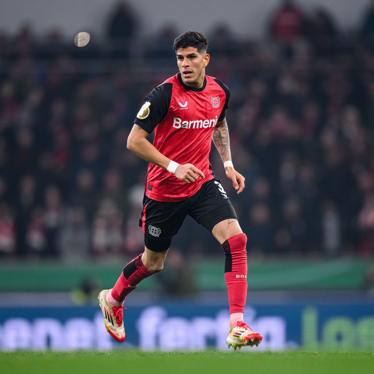 bayer04_es's tweet photo. Piero #Hincapié entró en el descanso con 0-2.... todos sabemos lo que vino después... (talismán) 💎😉💪

🔙 #B04KOE 3-2 | #SomosBayer04 🖤❤️ https://t.co/TeDoR5AkCo
